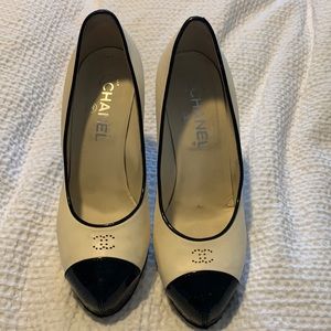 Authentic Chanel 2009 Interlocking CC Logo Pumps